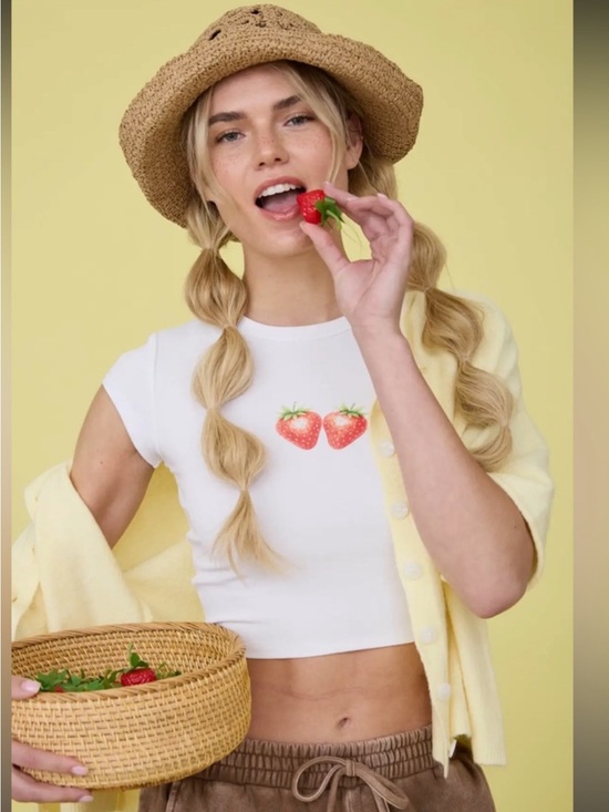 J.O.A. Tops - 🆕🍓White Strawberry Tee